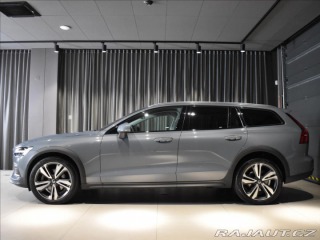 Volvo V60 2,0 B4 AWD Core BEZKLÍČ 2023