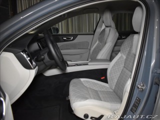 Volvo V60 2,0 B4 AWD Core BEZKLÍČ 2023