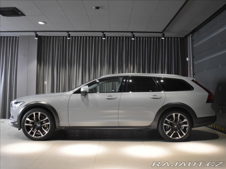 Volvo V90 2,0 B6 AWD ULT tažné,Pano 2023