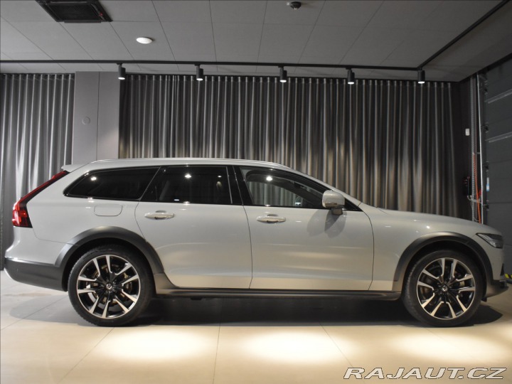 Volvo V90 2,0 B6 AWD ULT tažné,Pano 2023