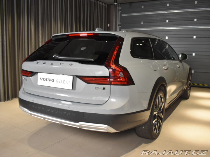 Volvo V90 2,0 B6 AWD ULT tažné,Pano 2023