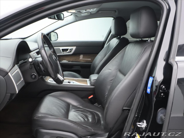 Jaguar XF 3,0 D V6 177 kW Navi DPH 2015