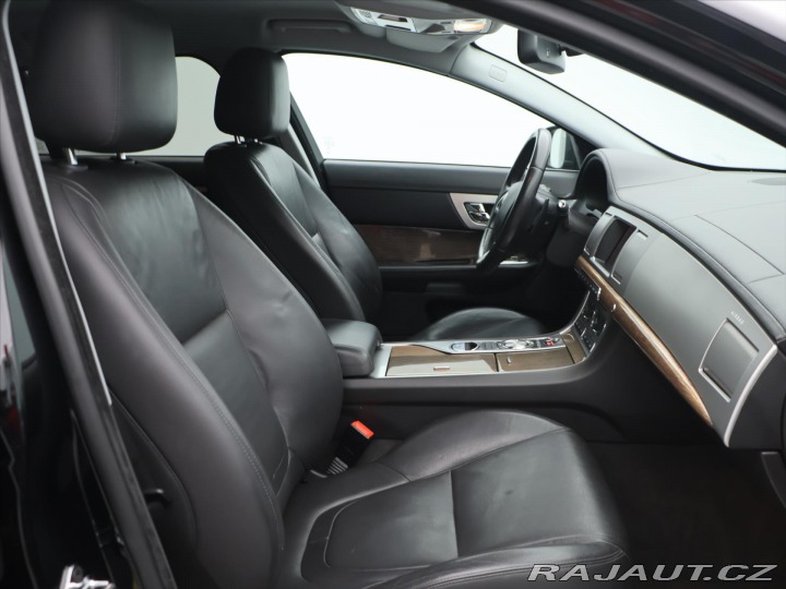 Jaguar XF 3,0 D V6 177 kW Navi DPH 2015