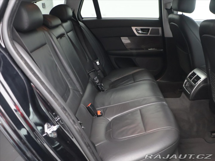 Jaguar XF 3,0 D V6 177 kW Navi DPH 2015