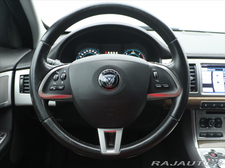 Jaguar XF 3,0 D V6 177 kW Navi DPH 2015