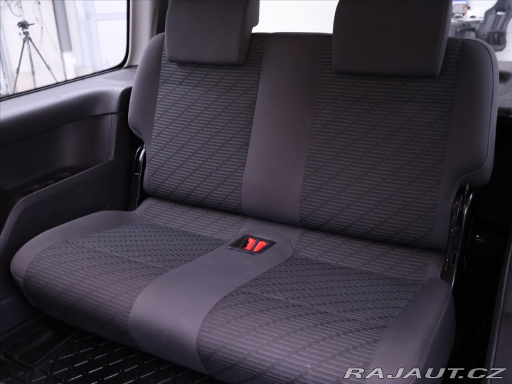Volkswagen Caddy 1,6 TDI 7-Míst Navi 1.Maj 2012