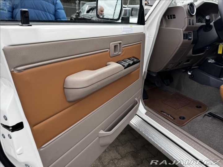 Toyota Land Cruiser 4.5D V8 GRJ 76 LX 70Anniv 2022