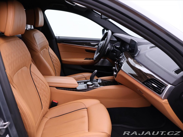 BMW 5 4,4 M550i xDrive 390kW AT 2020