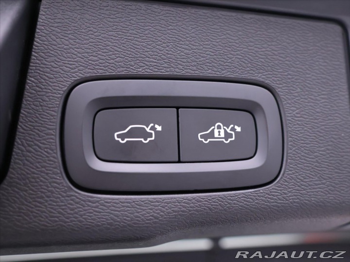 Volvo XC60 2,0 B4 AWD R-Design CZ 1. 2021