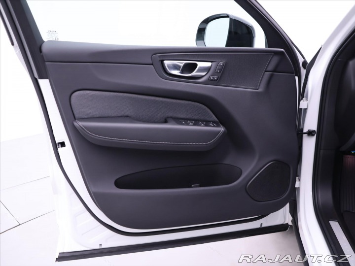 Volvo XC60 2,0 B4 AWD R-Design CZ 1. 2021