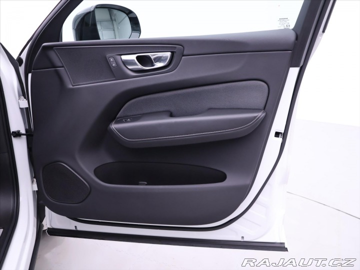 Volvo XC60 2,0 B4 AWD R-Design CZ 1. 2021