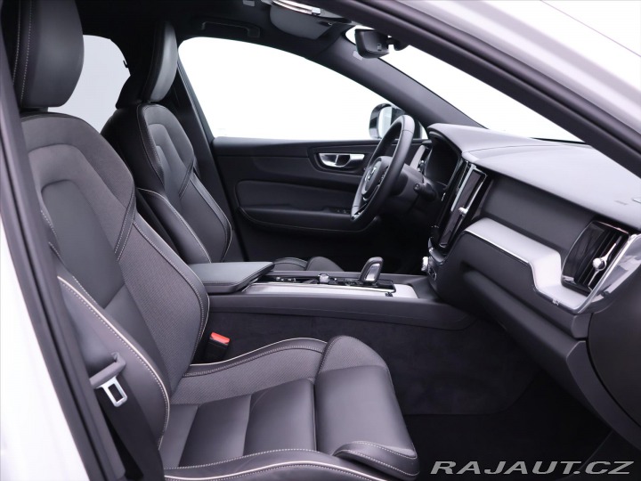 Volvo XC60 2,0 B4 AWD R-Design CZ 1. 2021