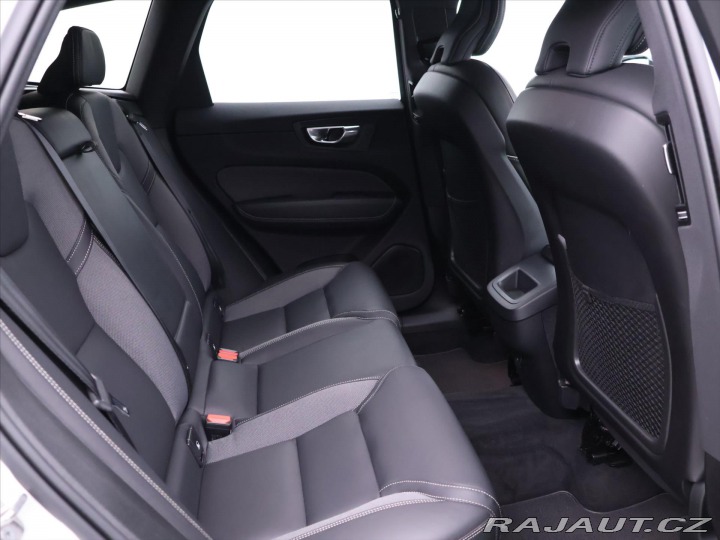Volvo XC60 2,0 B4 AWD R-Design CZ 1. 2021
