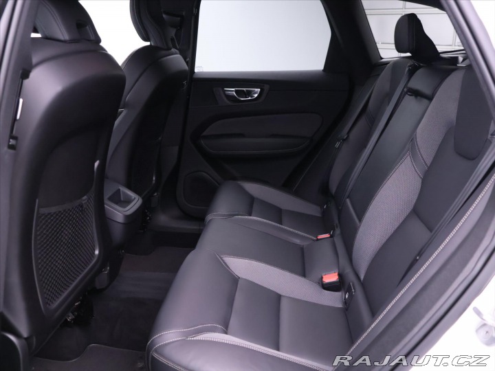 Volvo XC60 2,0 B4 AWD R-Design CZ 1. 2021