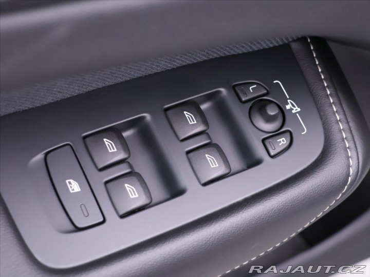 Volvo XC60 2,0 B4 AWD R-Design CZ 1. 2021