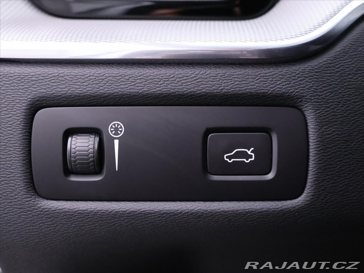 Volvo XC60 2,0 B4 AWD R-Design CZ 1. 2021