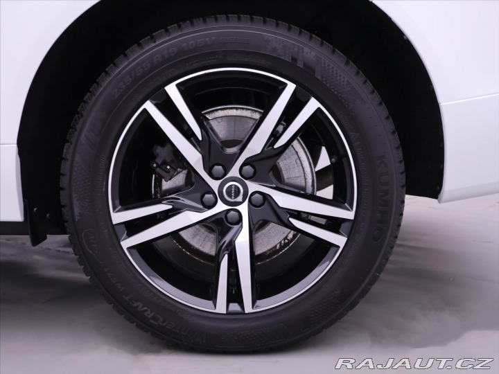 Volvo XC60 2,0 B4 AWD R-Design CZ 1. 2021