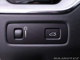 Volvo XC60 2,0 B4 AWD R-Design CZ 1. 2021