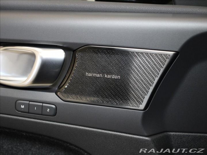Volvo XC40 2,0 B4 R-Design H/K BLIS 2021
