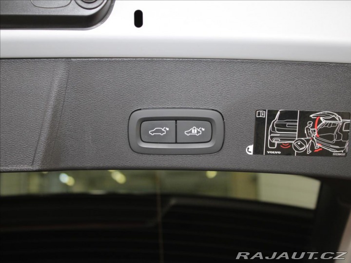 Volvo XC40 2,0 B4 R-Design H/K BLIS 2021