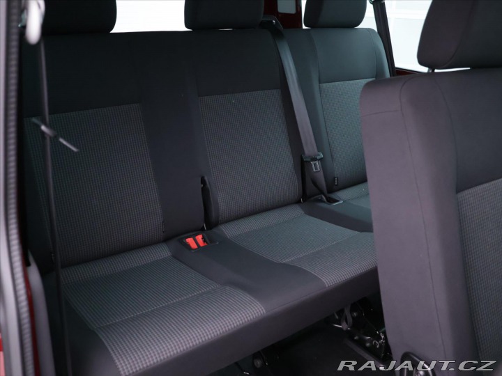 Volkswagen Transporter 2,0 TDI DSG DR 8-Míst Bul 2024