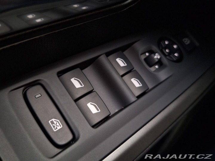 Peugeot 5008 ALLURE Hybrid 136 e-DCS6 2025