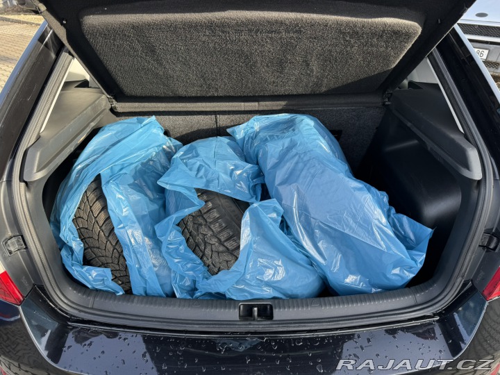 Škoda Rapid 1,6 TDI 66 KW STK KM SK 2014