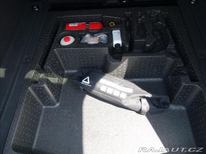 Land Rover Range Rover Velar 2,0 P250, S, ČR, el.tažné 2019