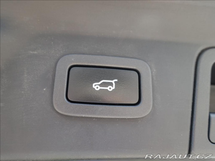 Land Rover Range Rover Velar 2,0 P250, S, ČR, el.tažné 2019