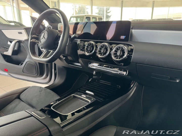 Mercedes-Benz CLA 180 AMG*MbuX*Panorama*Fac 2023