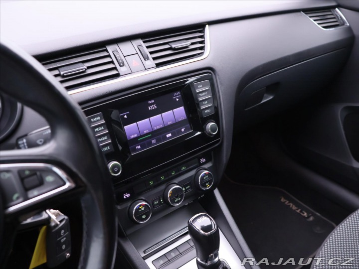 Škoda Octavia 1,6 TDI DSG Elegance Xeno 2014