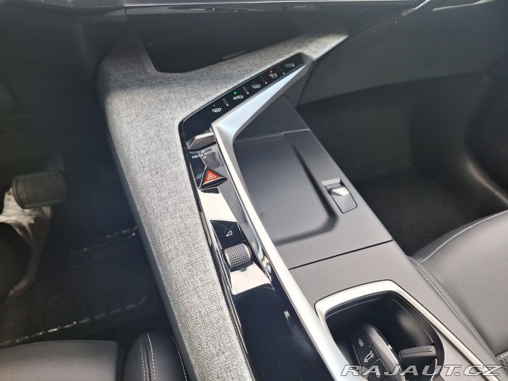 Peugeot 3008 ALLURE Hybrid 136 e-DCS6 2025