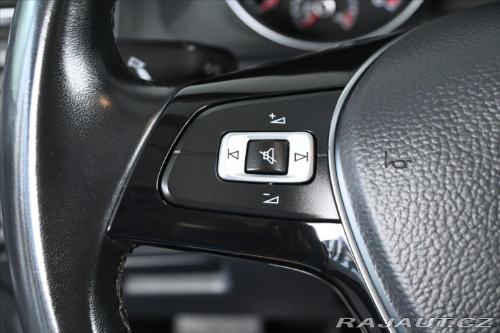 Volkswagen Golf 1,6 TDi 85kW *NAVI* Záruk 2019