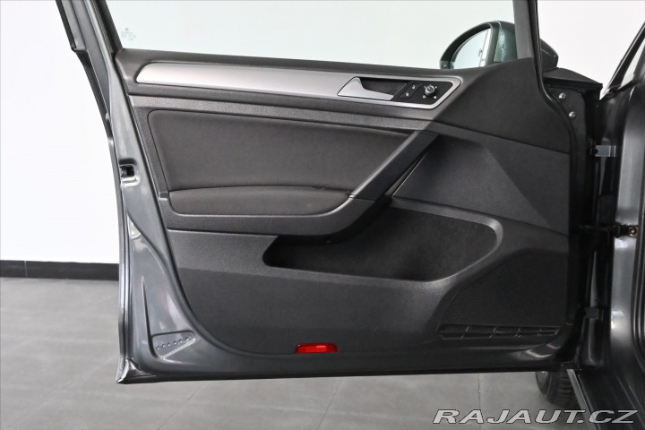 Volkswagen Golf 1,6 TDi 85kW *NAVI* Záruk 2019