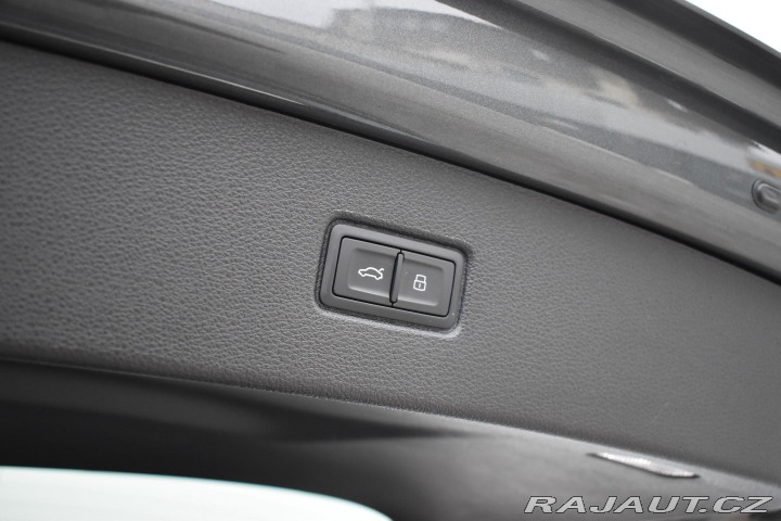 Audi Q7 3.0TDI S-LINE*7MÍST*TAŽNÉ 2016