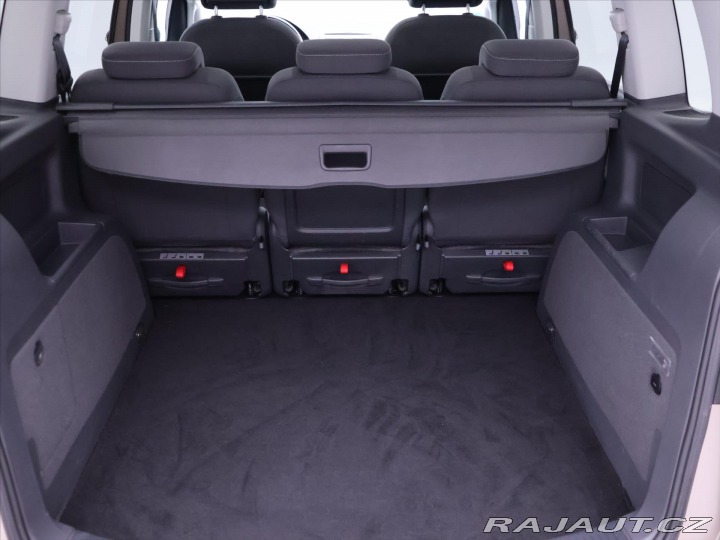 Volkswagen Touran 1,6 TDI DSG Match Navi 1. 2012