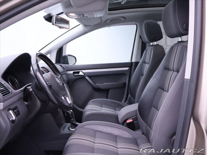 Volkswagen Touran 1,6 TDI DSG Match Navi 1. 2012