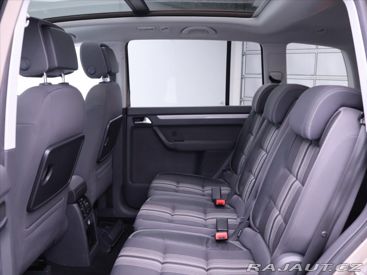Volkswagen Touran 1,6 TDI DSG Match Navi 1. 2012