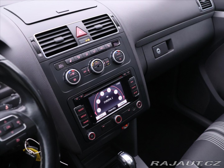 Volkswagen Touran 1,6 TDI DSG Match Navi 1. 2012