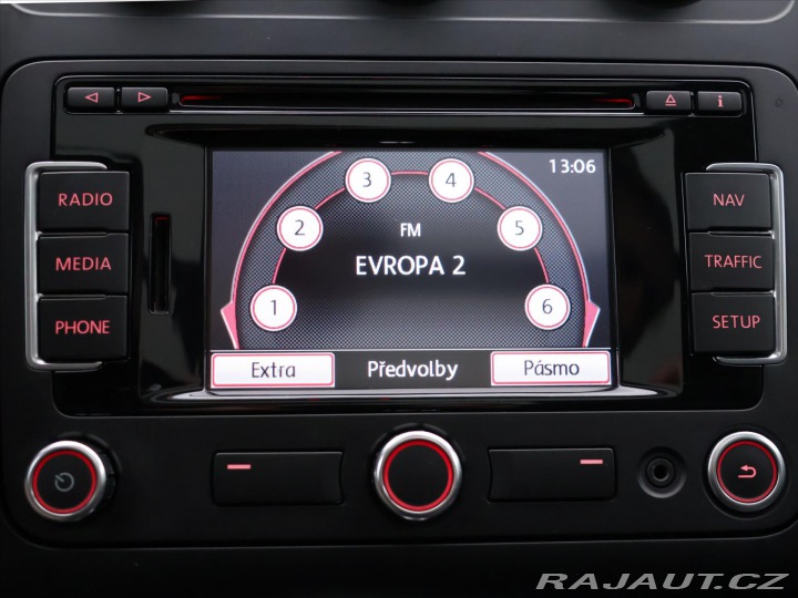 Volkswagen Touran 1,6 TDI DSG Match Navi 1. 2012
