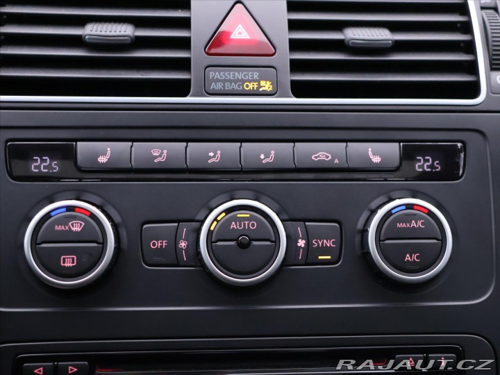 Volkswagen Touran 1,6 TDI DSG Match Navi 1. 2012