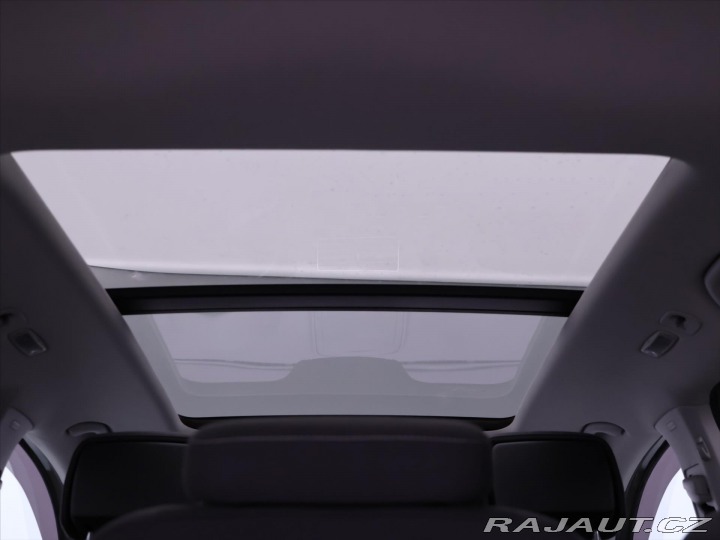 Volkswagen Touran 1,6 TDI DSG Match Navi 1. 2012