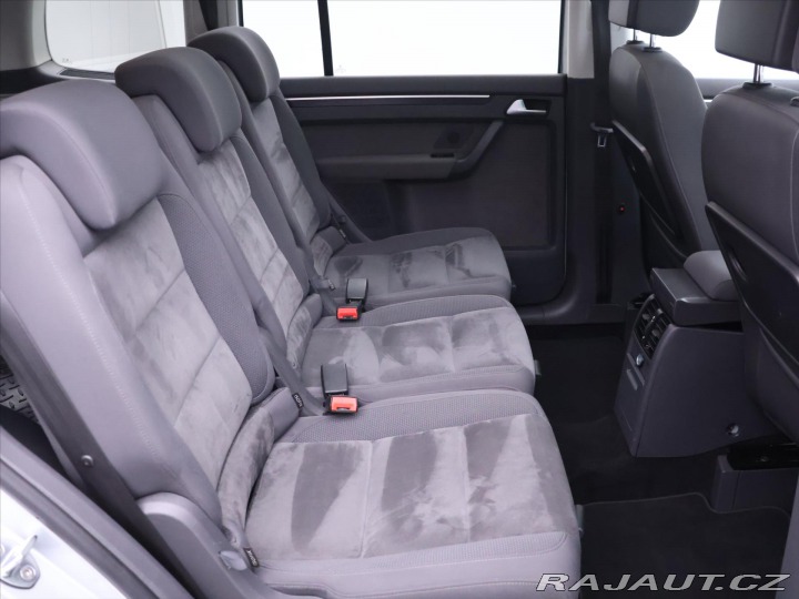 Volkswagen Touran 2,0 TDI 103kW DSG Highlin 2012