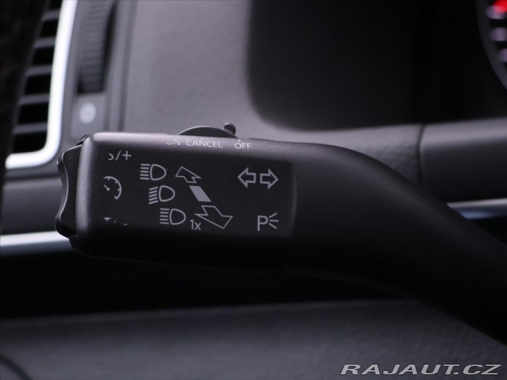 Volkswagen Touran 2,0 TDI 103kW DSG Highlin 2012