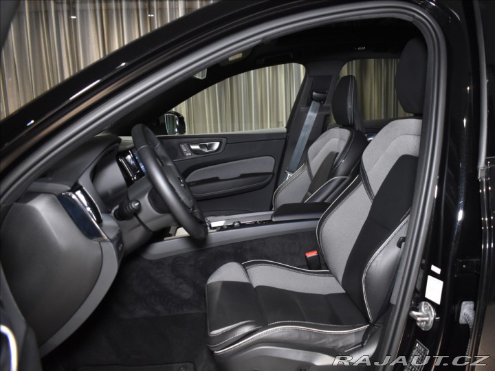 Volvo XC60 2,0 T6 AWD Black Edition 2024