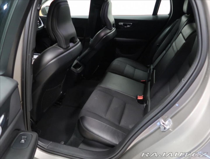 Volvo V60 2,0 D4 AWD AUT CROSS COUN 2019
