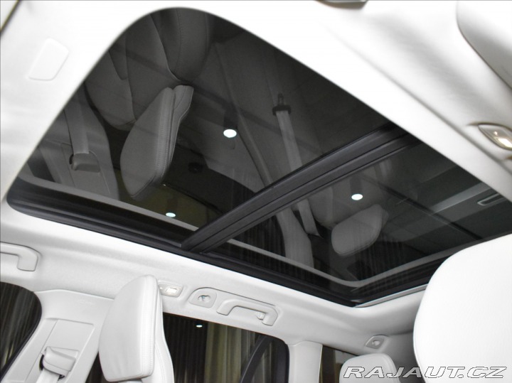 Volvo V60 2,0 B4 Plus Dark DCT 2024