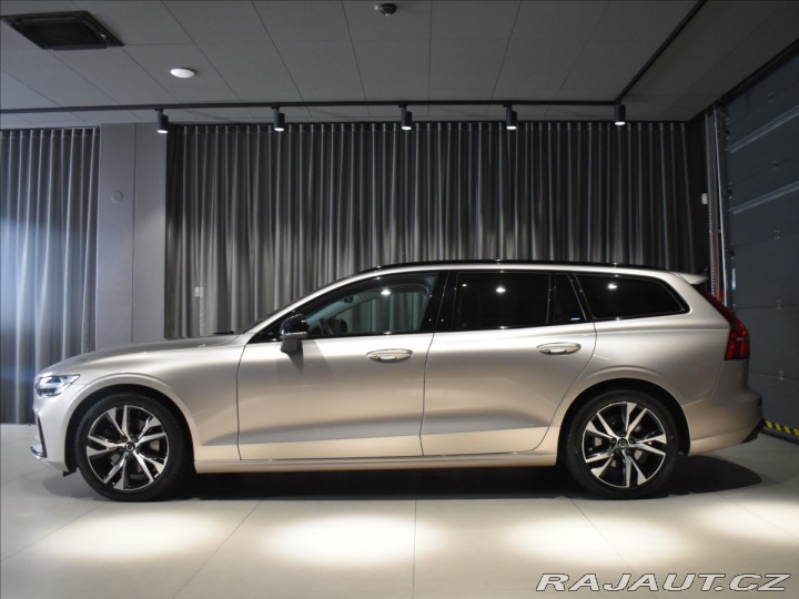 Volvo V60 2,0 B4 Plus Dark DCT 2024