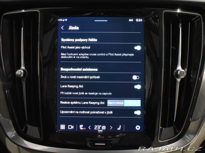 Volvo V60 2,0 B4 Plus Dark DCT 2024