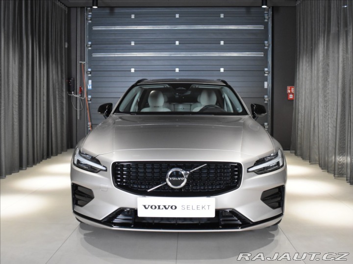 Volvo V60 2,0 B4 Plus Dark DCT 2024